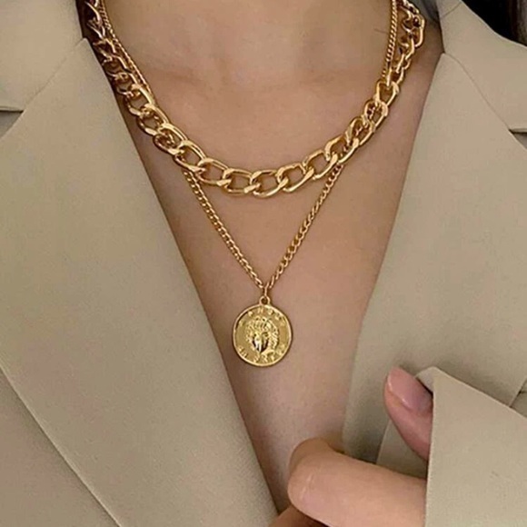 mam262 Jewelry - Gold Layered Chunky Chain Link Medallion Necklace